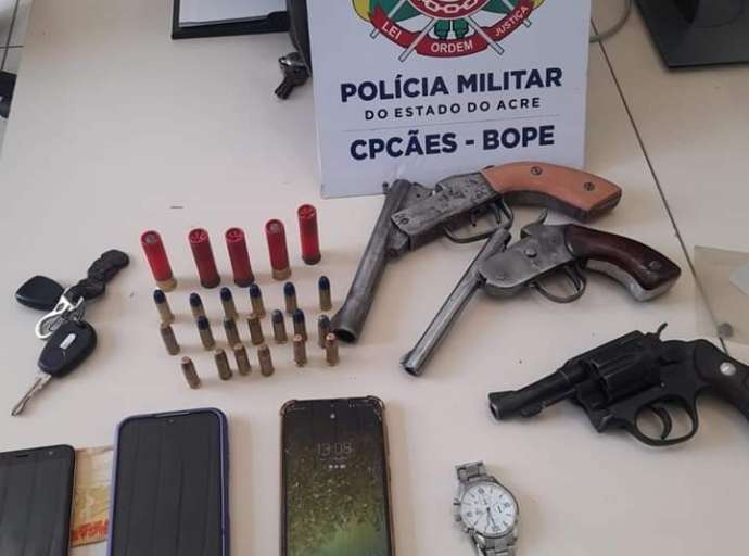 PM impede confronto, detém faccionados e apreende armas de fogo no bairro 6 de Agosto