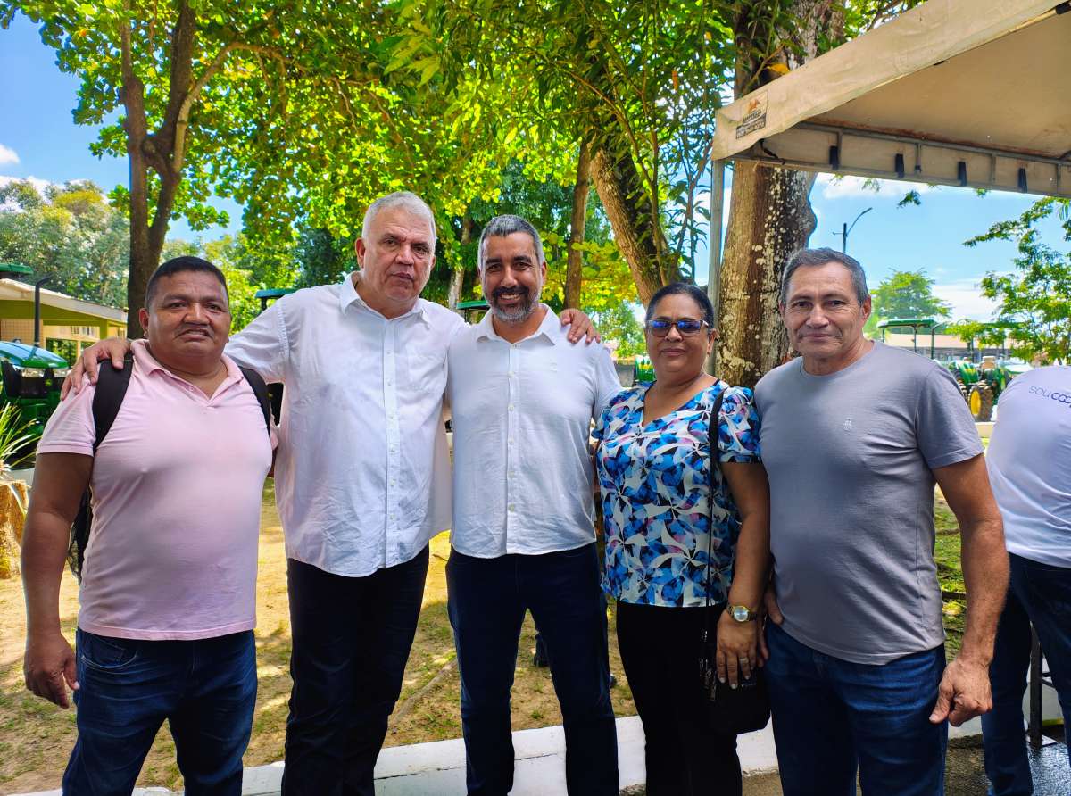 Presidente da UMAMRB participa de entrega de máquinas no MAPA a convite do senador Petecão